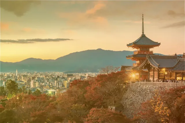 グラデーションを重ねた京都の風景の画像