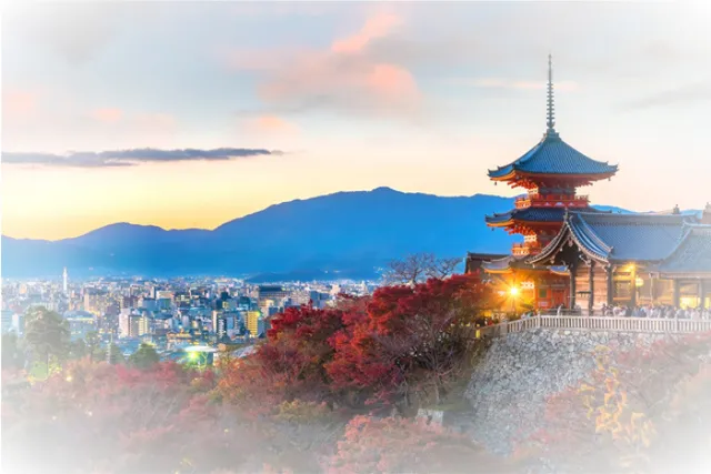 周りを薄くするグラデーションを重ねた京都の風景の画像